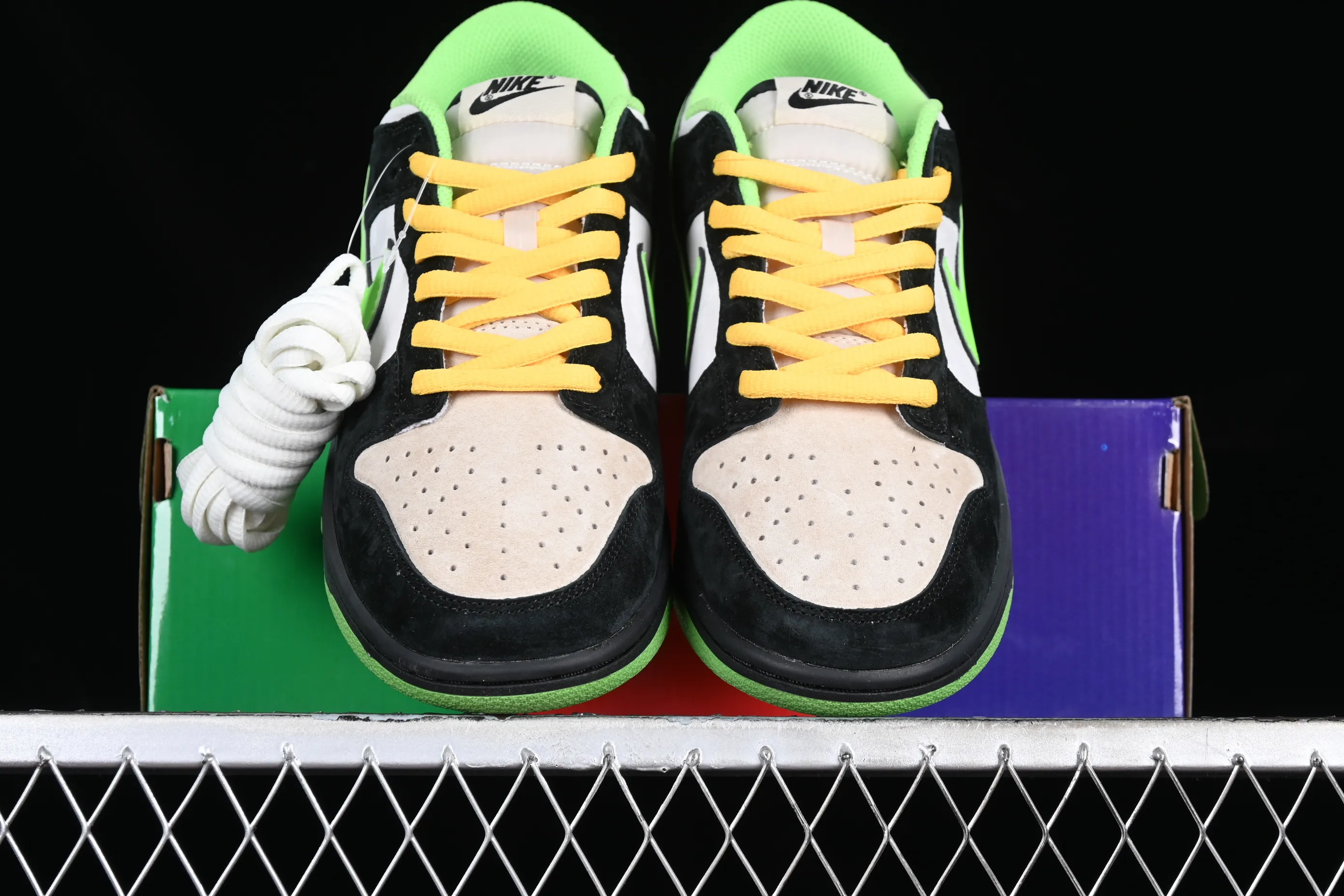 All Categories Nk SB Dunk Series Nk SB Dunk Low Low-top sneakers The Powerpuff Girls x Nk Dunk SB Low Powerpuff Girls joint black and green SB low-top casual sneakers GP5532-063